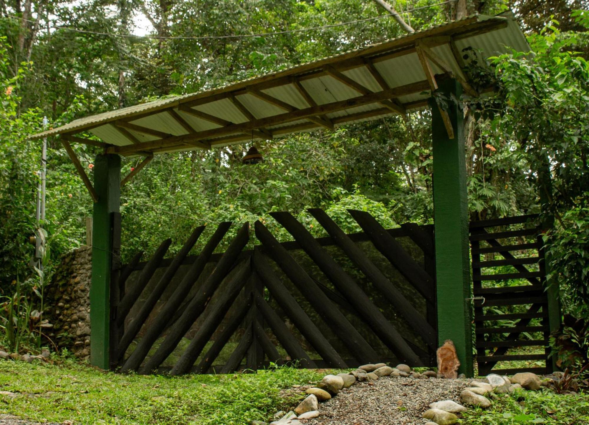 Smile Jungle Hostel Puerto Viejo de Talamanca Екстериор снимка